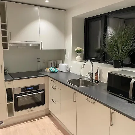 Modern And Apartment, Near The University, Uia *