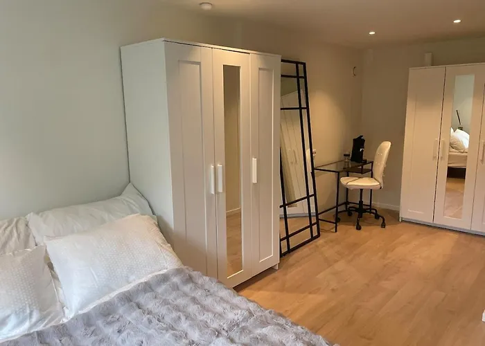 Modern And Apartment, Near The University, Uia דירה *